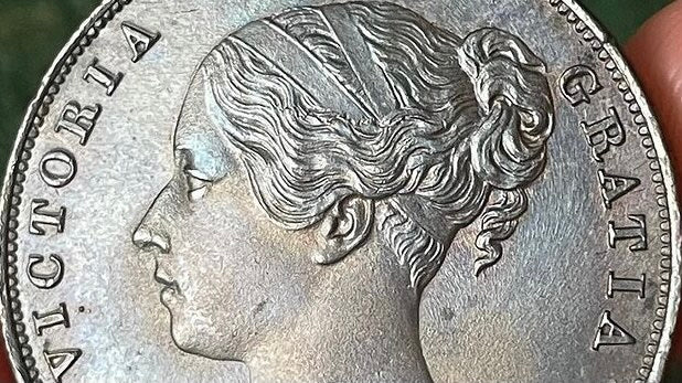 英国ヴィクトリア ヤングヘッド クラウン銀貨をコレクション – FIRST